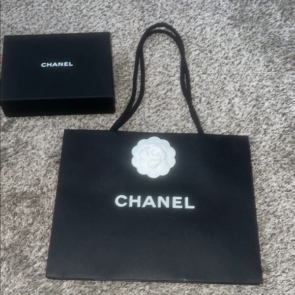 CHANEL empty box - Picture 1 of 11